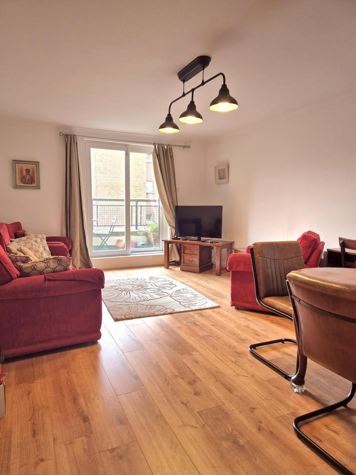 Modern Two Bed With Parking Appartement *
